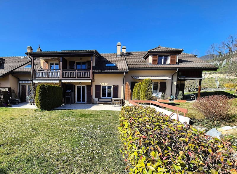 Superbe maison mitoyenne rénovée de 4,5 pièces avec terrasse, jardin et garage (2)