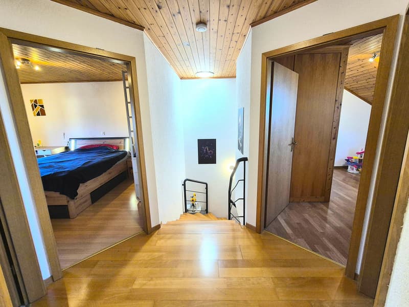 Superbe maison mitoyenne rénovée de 4,5 pièces avec terrasse, jardin et garage (12)