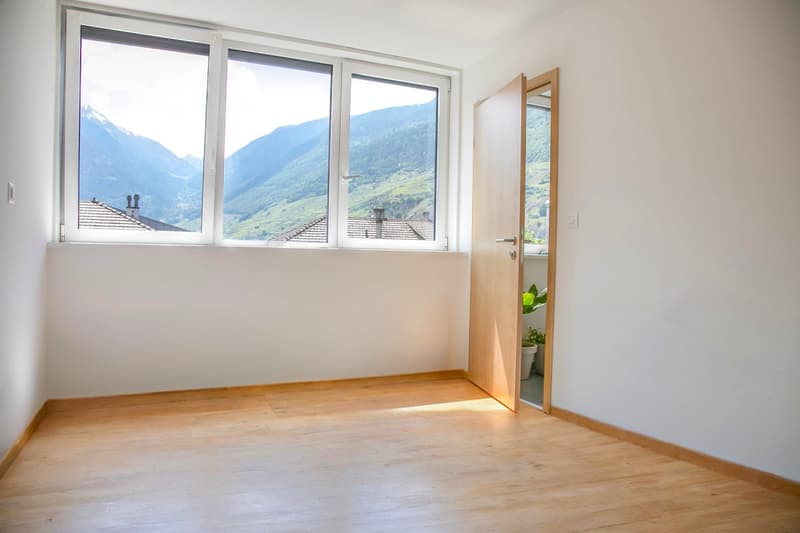 Grand 2,5 pièces refait à neuf + garage-box privé, Martigny Centre (6)