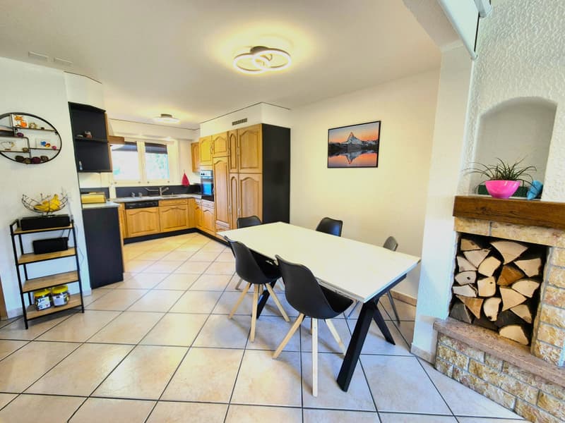 Superbe maison mitoyenne rénovée de 4,5 pièces avec terrasse, jardin et garage (8)