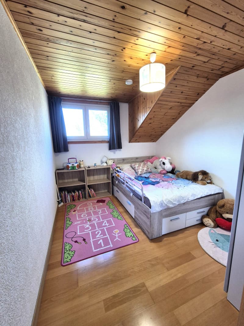 Superbe maison mitoyenne rénovée de 4,5 pièces avec terrasse, jardin et garage (13)