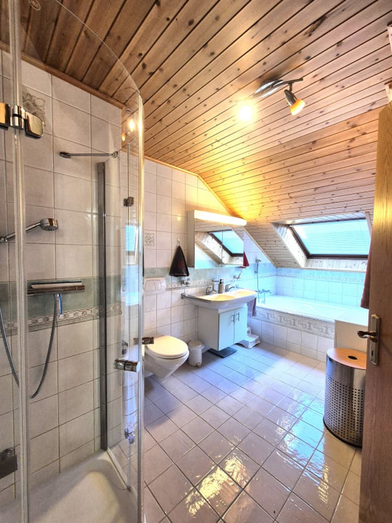 Superbe maison mitoyenne rénovée de 4,5 pièces avec terrasse, jardin et garage (11)