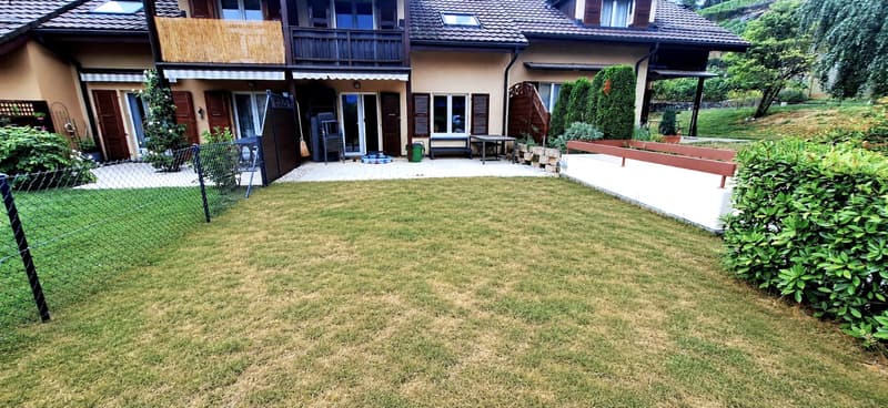 Superbe maison mitoyenne rénovée de 4,5 pièces avec terrasse, jardin et garage (3)