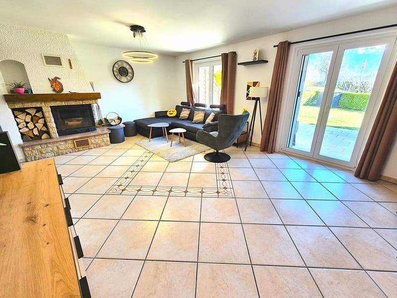 Superbe maison mitoyenne rénovée de 4,5 pièces avec terrasse, jardin et garage (7)