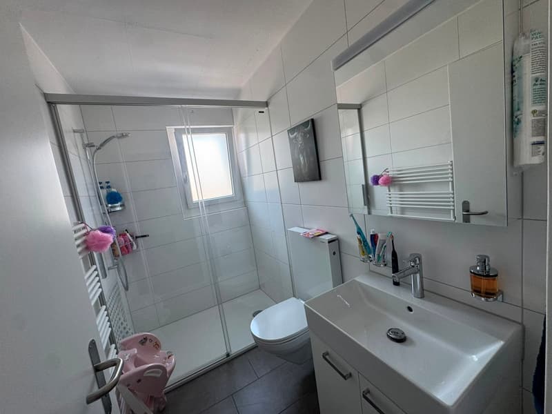 Helle und renovierte 3 Zimmer Gartenwohnung an ruhiger Lage in Uetendorf (7)