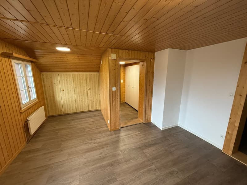 2.5 Dachwohnung in Uttigen nah am Bahnhof (3)
