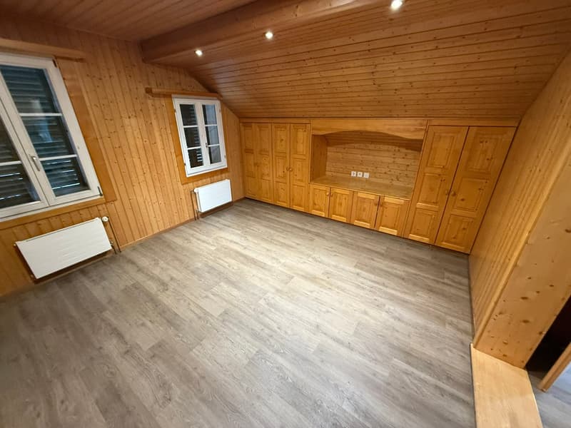 2.5 Dachwohnung in Uttigen nah am Bahnhof (6)