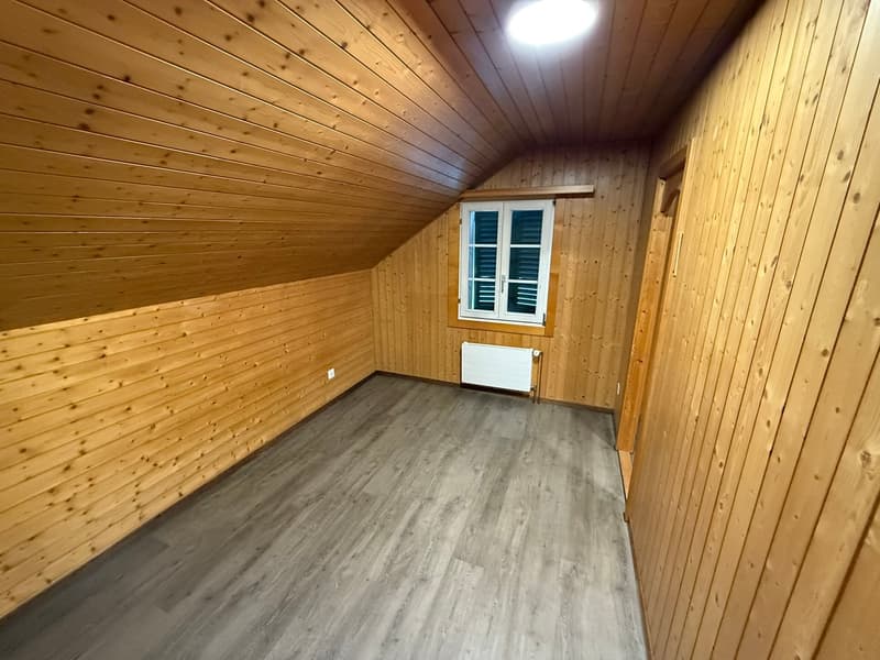 2.5 Dachwohnung in Uttigen nah am Bahnhof (9)