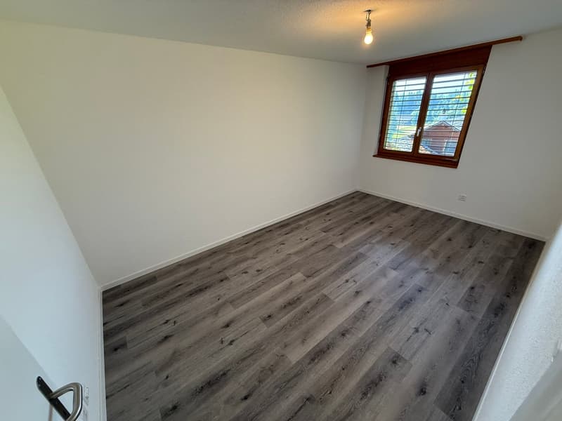 Modernisierte und grosszügige 4.5 Zimmer Dachwohnung an ruhiger Lage (3)