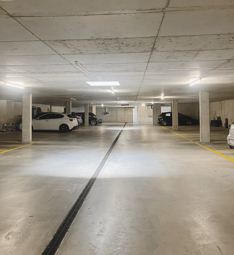 Tiefgaragenplatz (2)