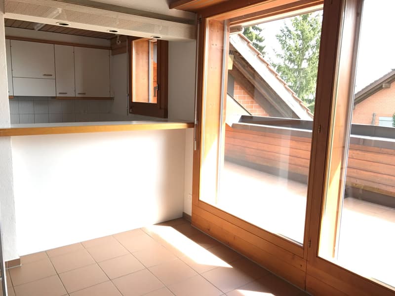 Charmante 2.5-Zimmer Dachwohnung mit Balkon (4)