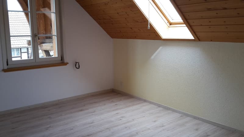 Charmante Dachwohnung im ländlichen Mühleberg zu vermieten (6)