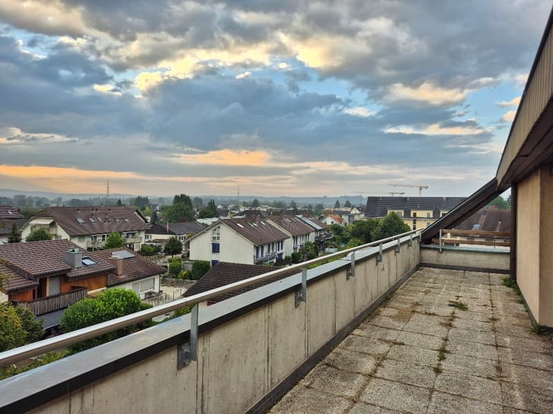 5.5-Zimmer-Wohnung mit weitläufiger 70 m² Terrasse und schöner Aussicht (1)