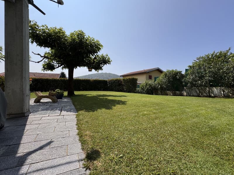 STABIO | VILLA IN PERFETTE CONDIZIONI I GIARDINO PRIVATO (16)