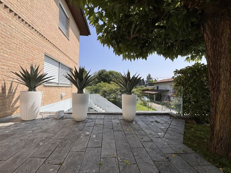 STABIO | VILLA IN PERFETTE CONDIZIONI I GIARDINO PRIVATO (2)