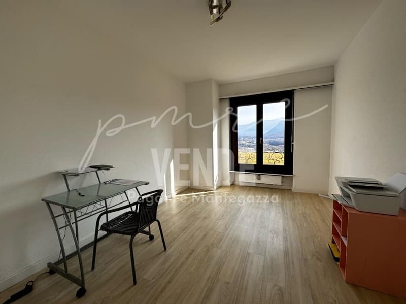 Habiter avec panorama : appartement 4.5 pièces avec vue sur le lac et piscine à Agno (9)