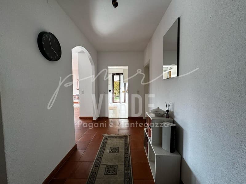 Habiter avec panorama : appartement 4.5 pièces avec vue sur le lac et piscine à Agno (6)