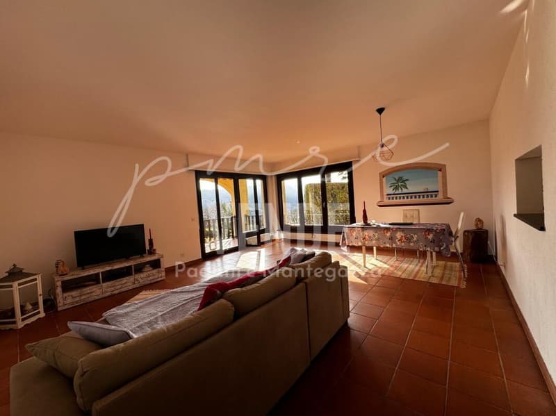 Habiter avec panorama : appartement 4.5 pièces avec vue sur le lac et piscine à Agno (8)