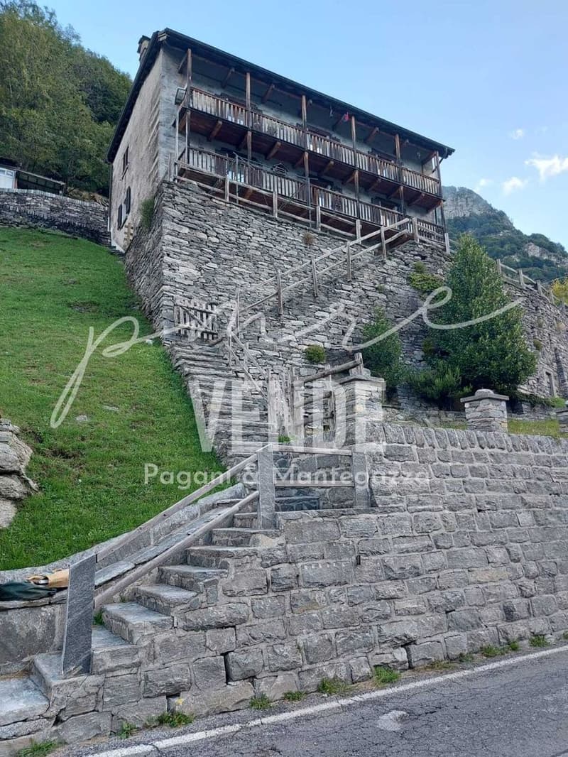 Charming 5.0 room apartment in a rustic two-family house with grotto and panoramic garden (2)