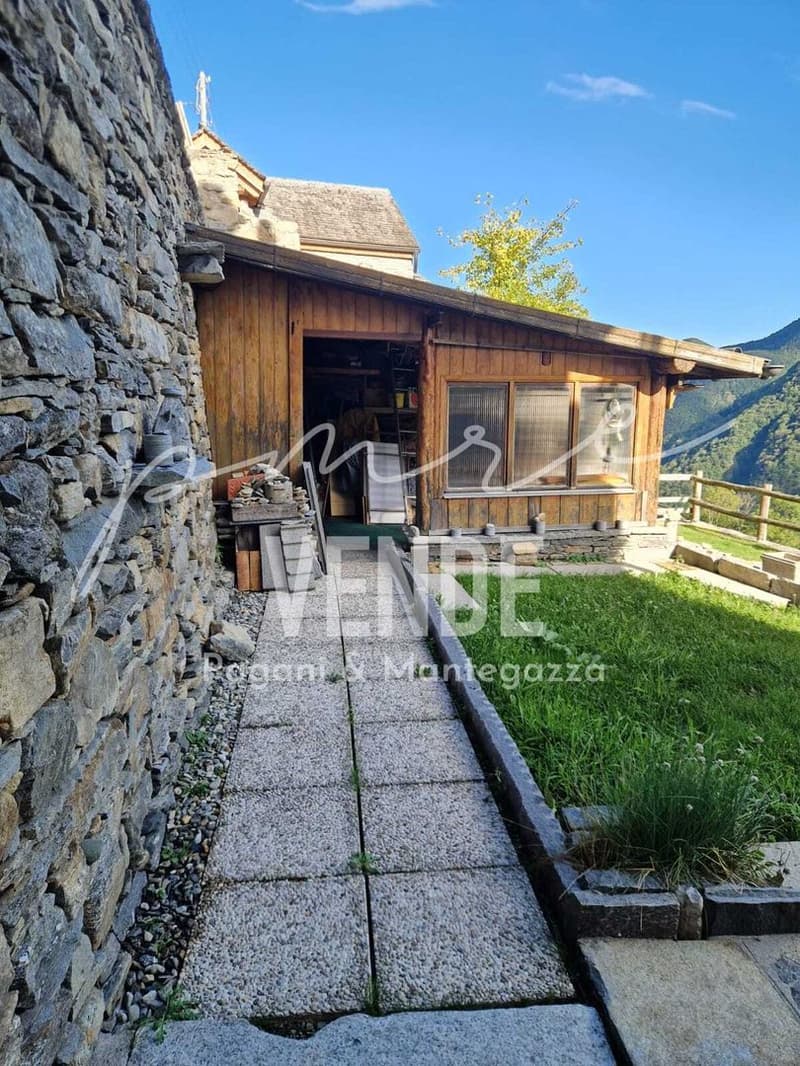 Charming 5.0 room apartment in a rustic two-family house with grotto and panoramic garden (18)