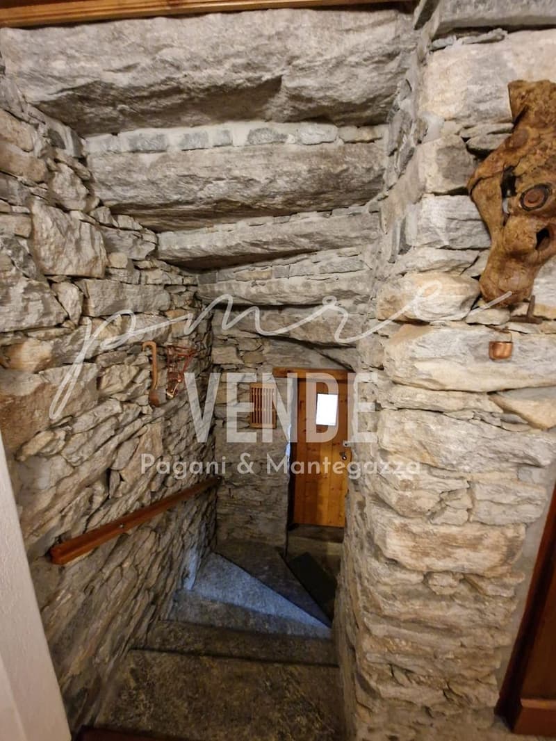 CHARMANTE 5.0 WOHNUNG IN RUSTIKALEM ZWEIFAMILIENHAUS MIT GROTTINO UND PANORAMAGARTEN (16)