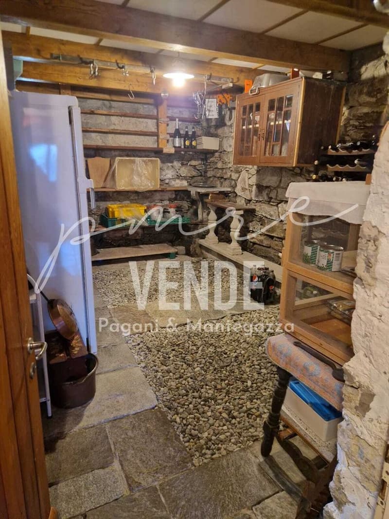 CHARMANTE 5.0 WOHNUNG IN RUSTIKALEM ZWEIFAMILIENHAUS MIT GROTTINO UND PANORAMAGARTEN (11)