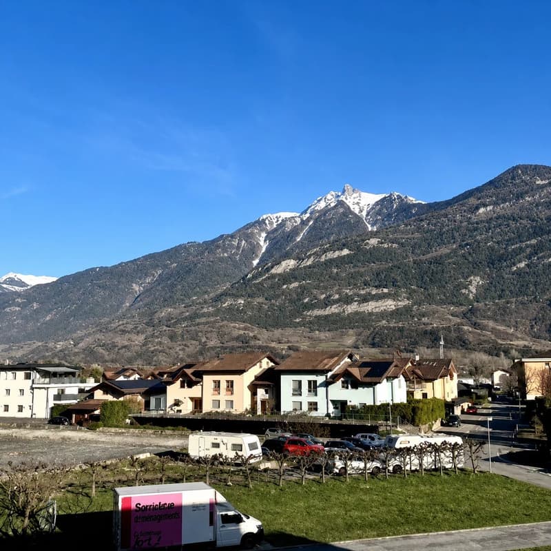 Fully ? Appartement 2.5 pièces avec grand balcon et vue dégagée (8)