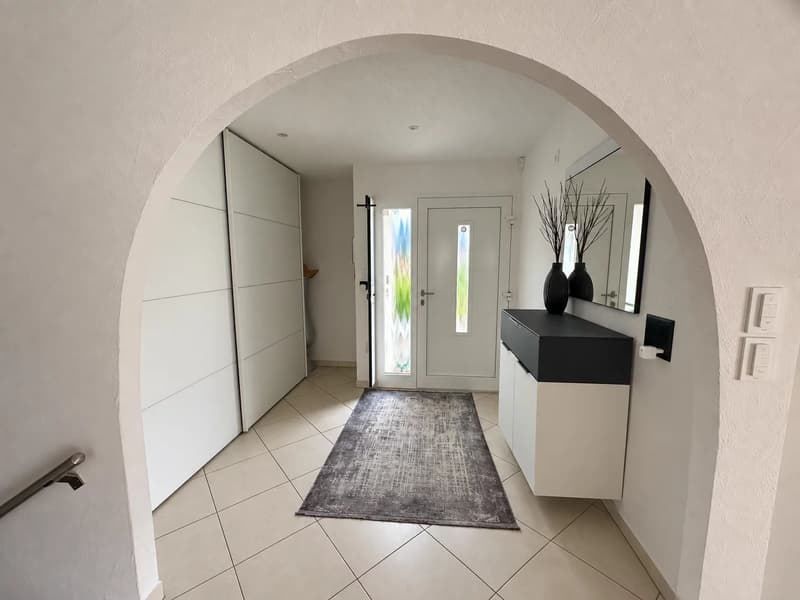 Villa individuelle rénovée à Collombey-Muraz; terrasse de plus de 100 m² et grand jardin (11)