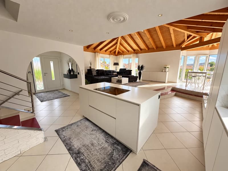 Villa individuelle rénovée à Collombey-Muraz; terrasse de plus de 100 m² et grand jardin (8)
