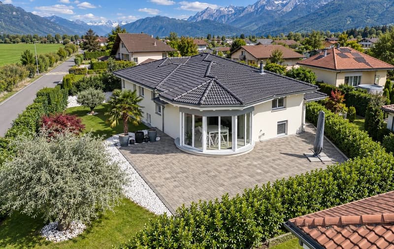 Villa individuelle rénovée à Collombey-Muraz; terrasse de plus de 100 m² et grand jardin (1)