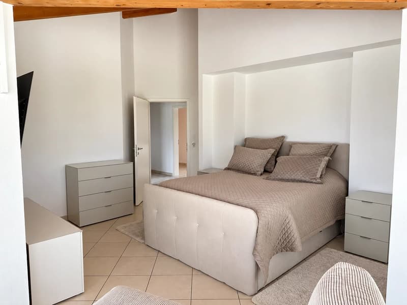 Villa individuelle rénovée à Collombey-Muraz; terrasse de plus de 100 m² et grand jardin (13)