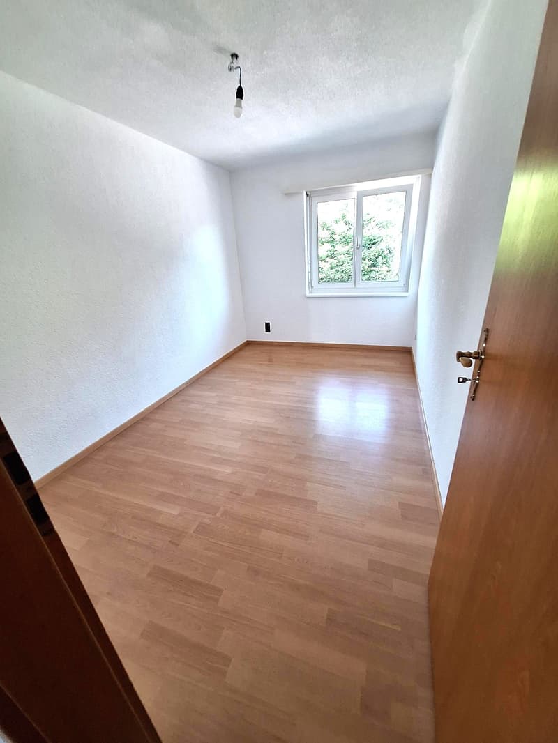 Sehr gepflegte 4.5-Zimmer-Wohnung im 1.Stock Ost mit Keller und Autogarage in Attiswil (6)