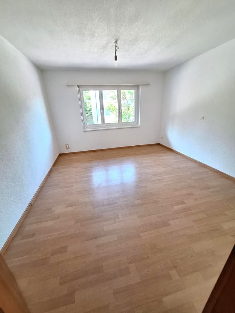 Sehr gepflegte 4.5-Zimmer-Wohnung im 1.Stock Ost mit Keller und Autogarage in Attiswil (5)