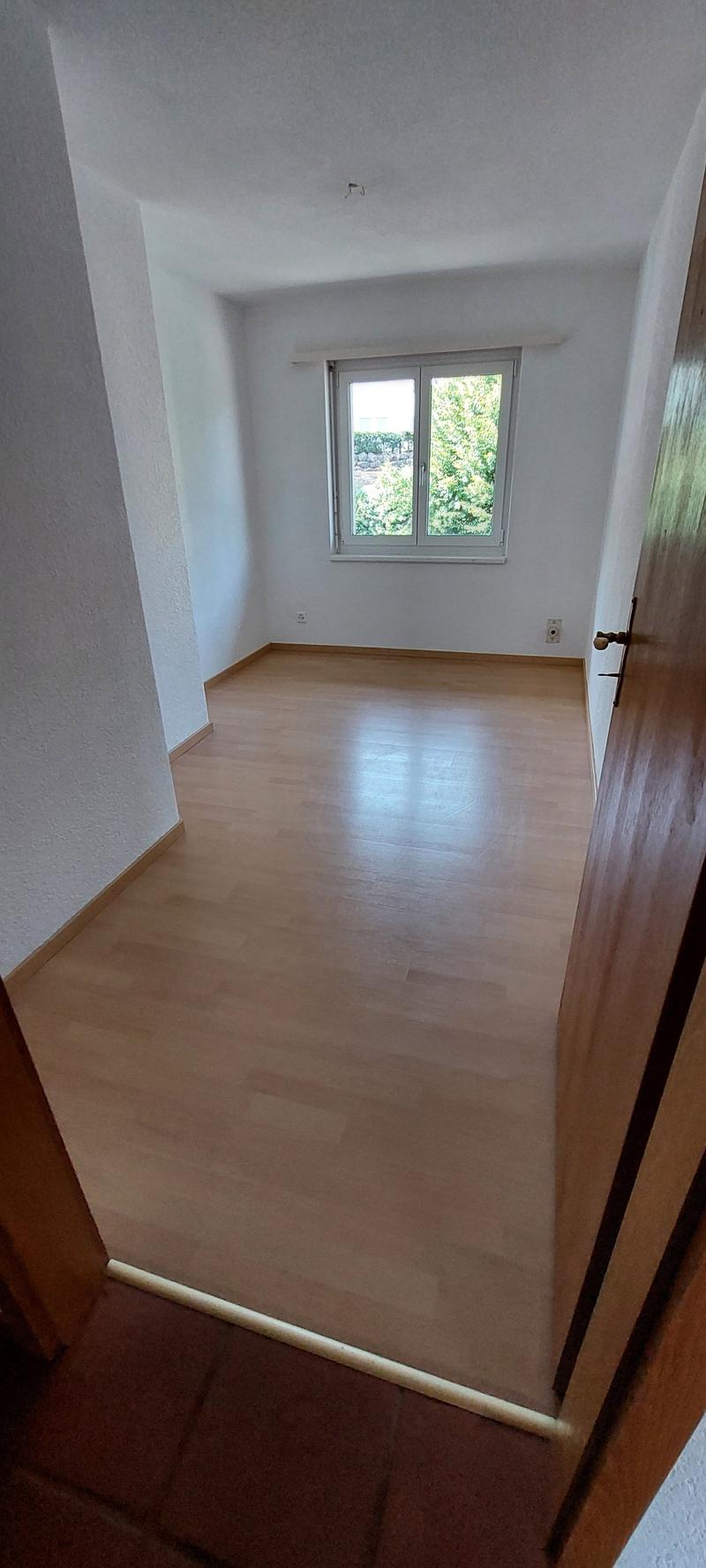 Sehr gepflegte 4.5-Zimmer-Wohnung im 1.Stock Ost mit Keller und Autogarage in Attiswil (7)
