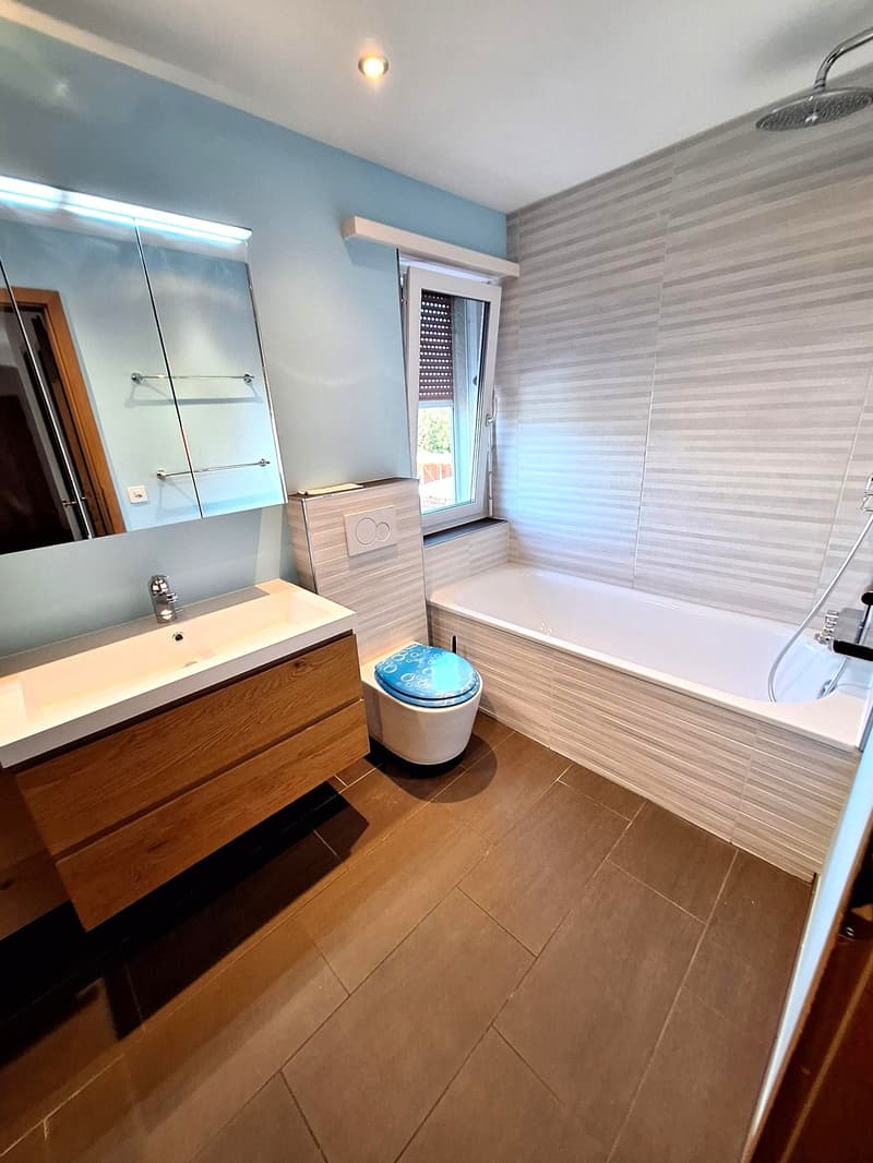 Sehr gepflegte 4.5-Zimmer-Wohnung im 1.Stock Ost mit Keller und Autogarage in Attiswil (8)