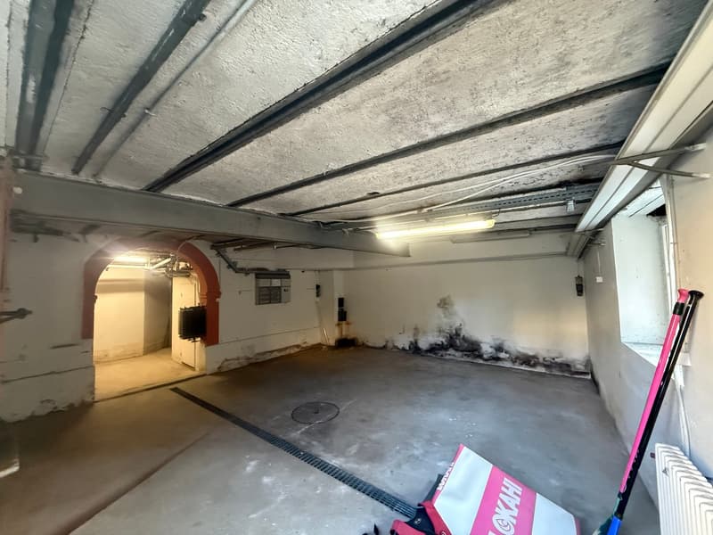 Dépôt au centre du village de St-Blaise (2)