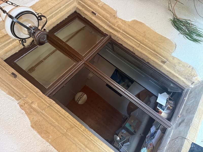 Maison de caractère dans le Bourg du Landeron - A rénover (17)