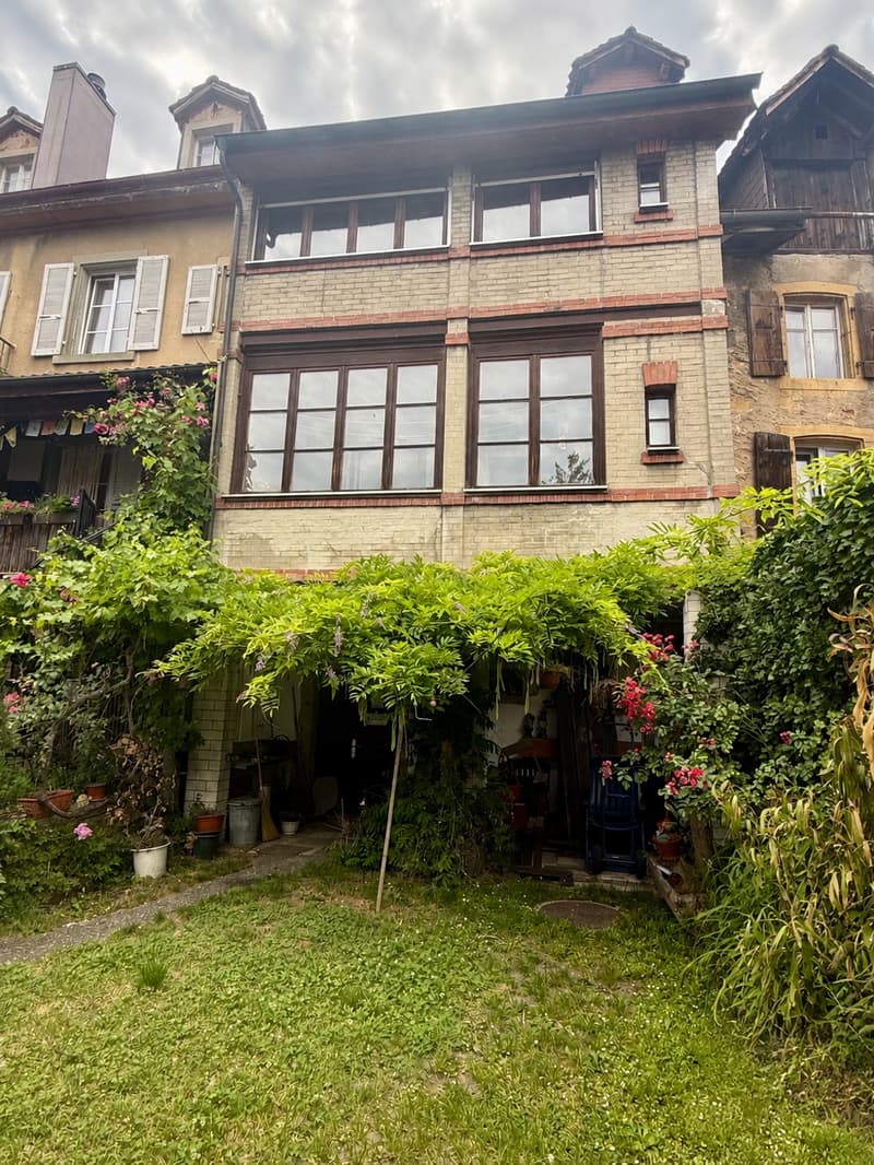 Maison de caractère dans le Bourg du Landeron - A rénover (2)