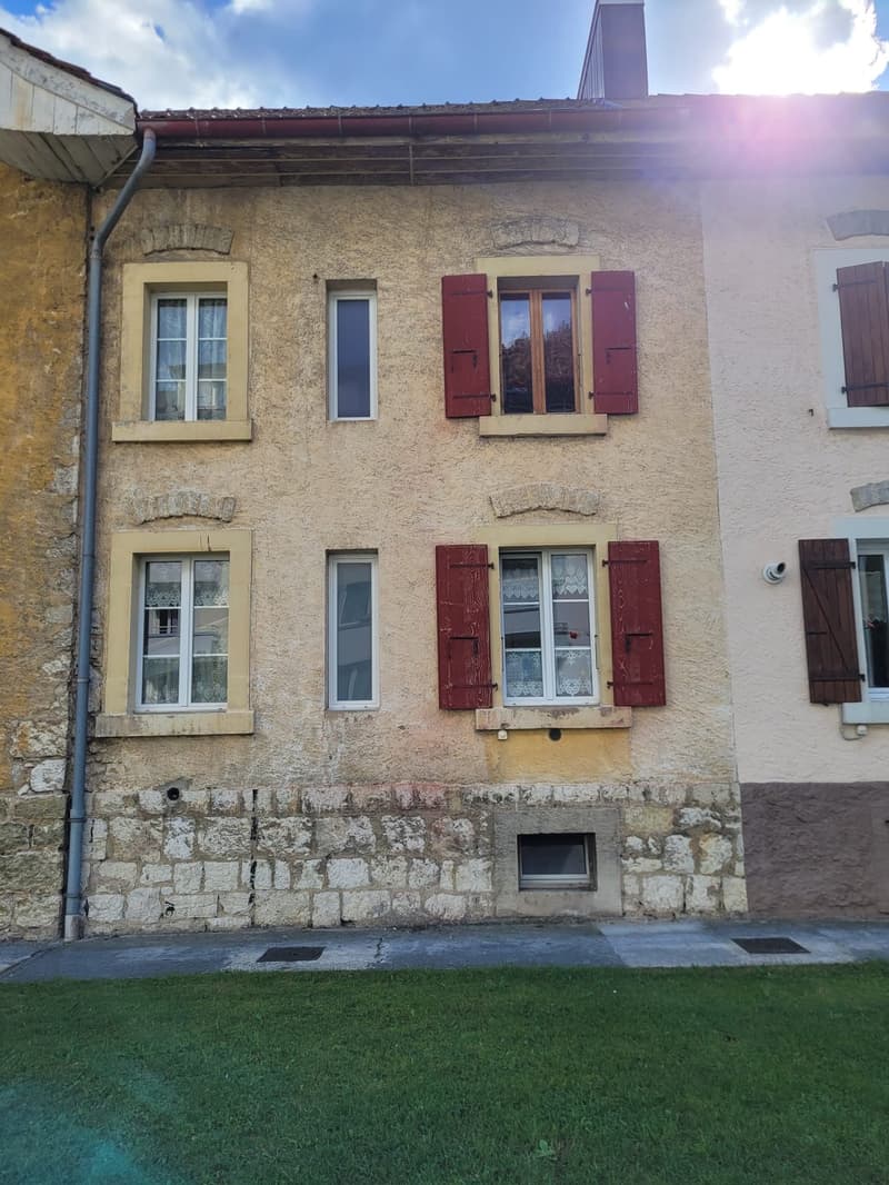 Fleurier - Maison à rénover avec jardin et garage (2)