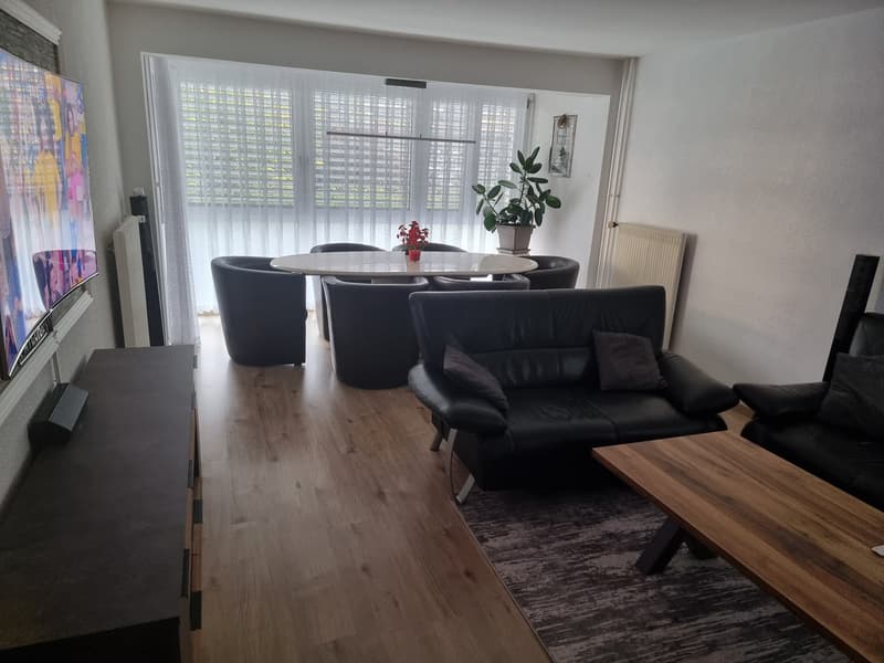 Helle 4.5-Zimmer-Wohnung mit zwei Balkonen an ruhiger Lage (3)