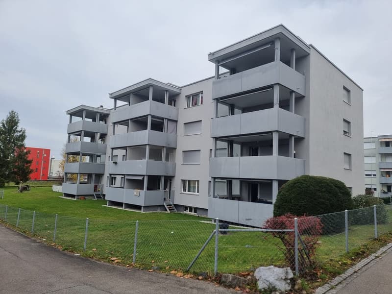 2.5 Zimmerwohnung mit grossem Balkon (1)