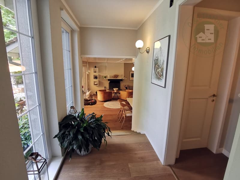 Korridor vom Entrée mit Sicht zur Gartenhalle