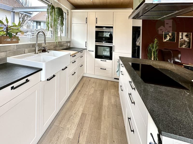Landhausküche mit vielen Extras und hervorragendem Stauraum