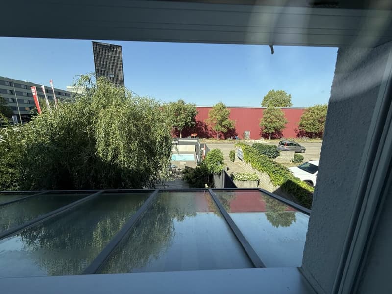 Der Blick in den Garten vom Office aus.