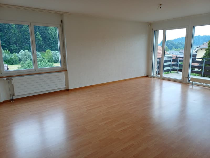 Helle 4.5-Zimmer-Wohnung mit Balkon und schöner Aussicht in Sumiswald (2)