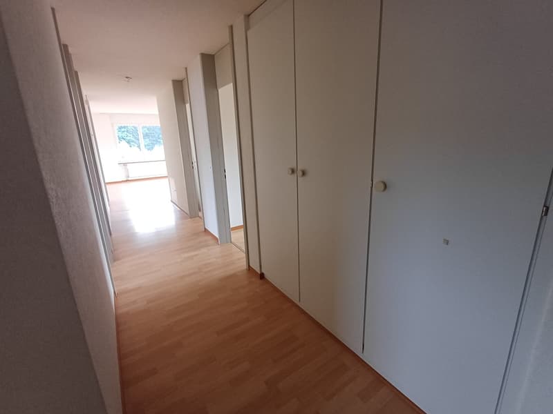 Helle 4.5-Zimmer-Wohnung mit Balkon und schöner Aussicht in Sumiswald (5)