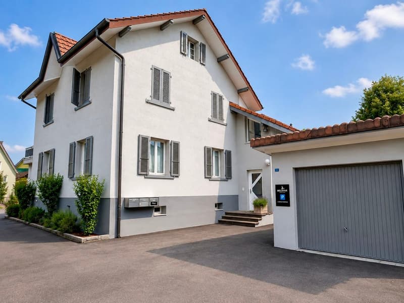 Charaktervolle Liegenschaft mit zwei Wohnungen, angebautem Einfamilienhaus, grossem Garten und Pool (1)