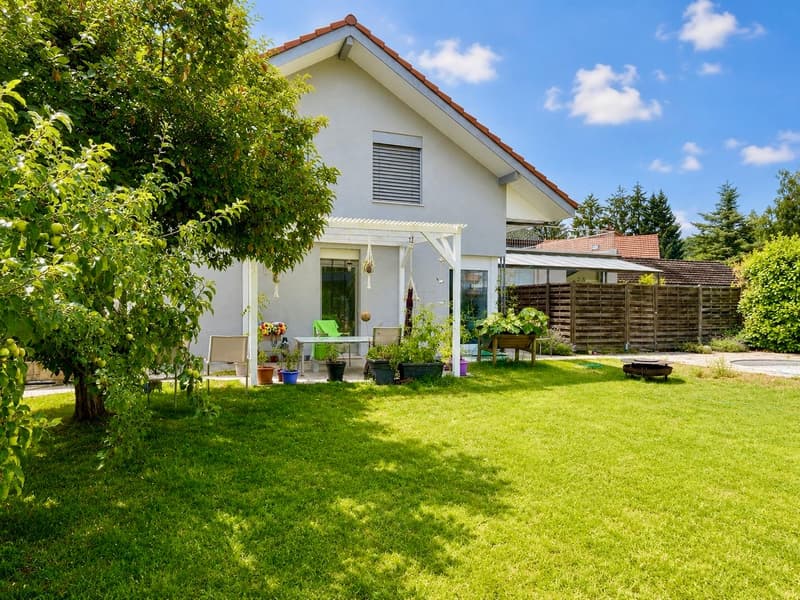 Charaktervolle Liegenschaft mit zwei Wohnungen, angebautem Einfamilienhaus, grossem Garten und Pool (2)