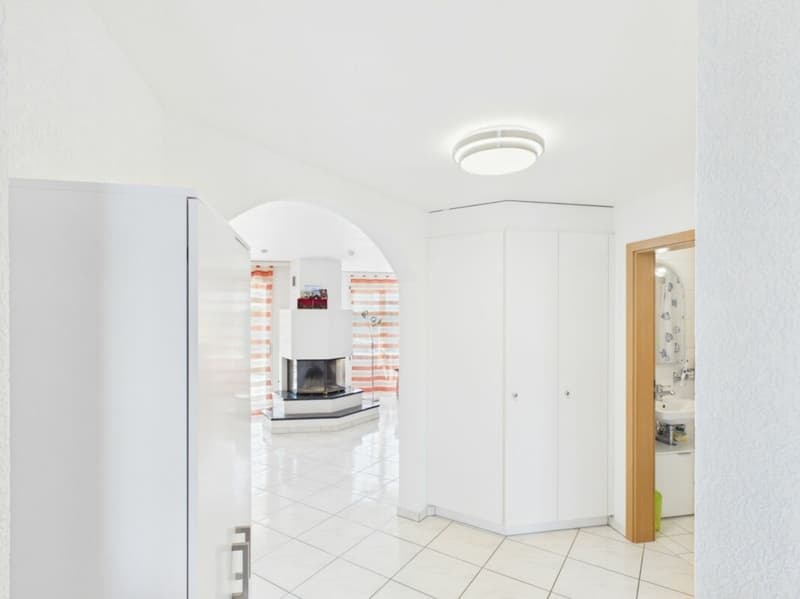 Korridor mit Einbauschränken und Garderobe