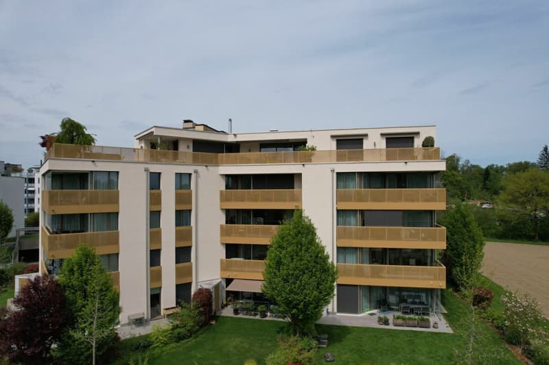 Elegante 2.5-Zimmer-Wohnung mit Balkon und Blick ins Grüne (1)
